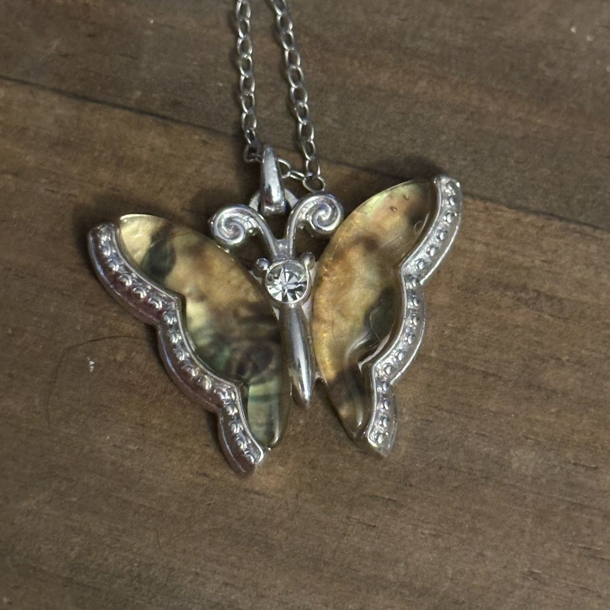 Other Silver tone abalone butterfly pendant necklace Size ONE SIZE - 3 Thumbnail