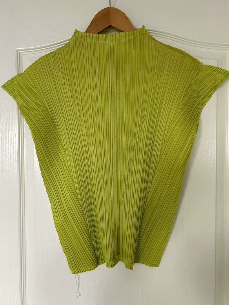 Issey Miyake size:4 Fruit green semi-high neck short-sleev
