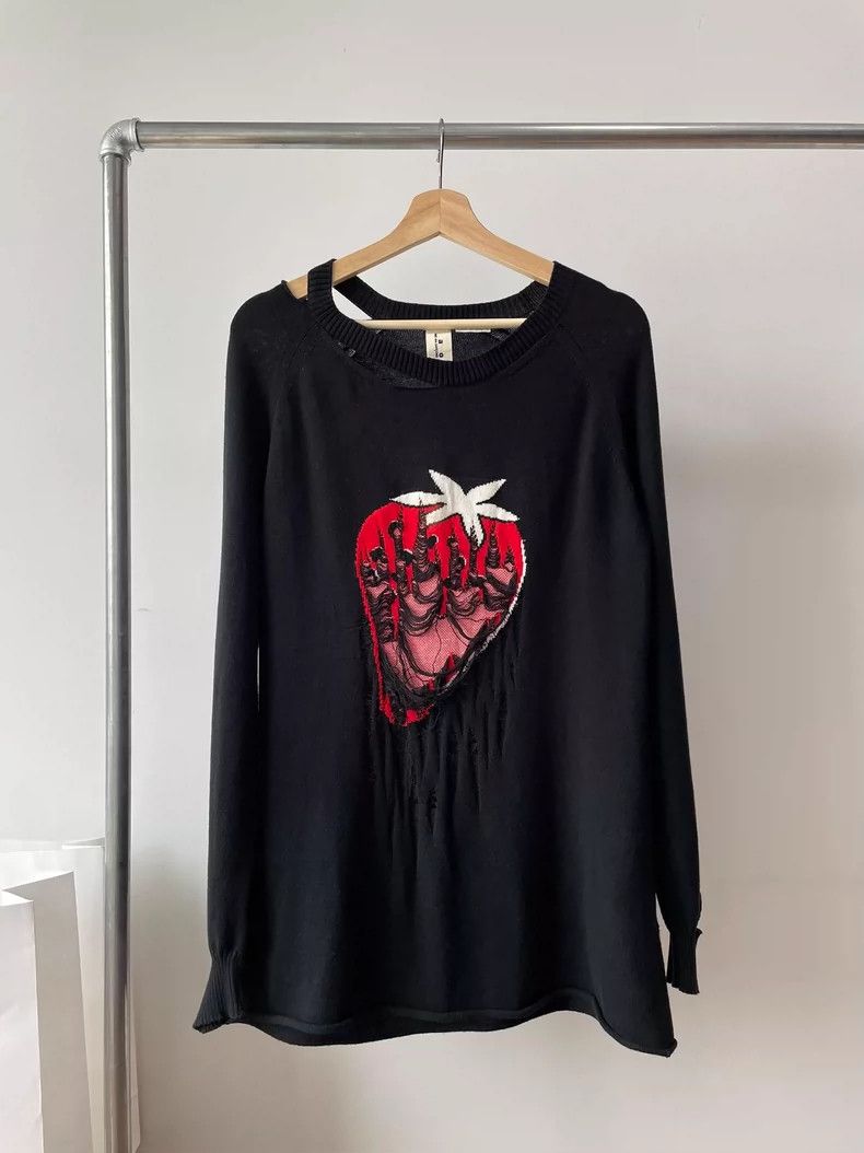 Comme des Garcons Comme des Garcons Strawberry sweater Size M / US 6-8 / IT 42-44 - 1 Thumbnail