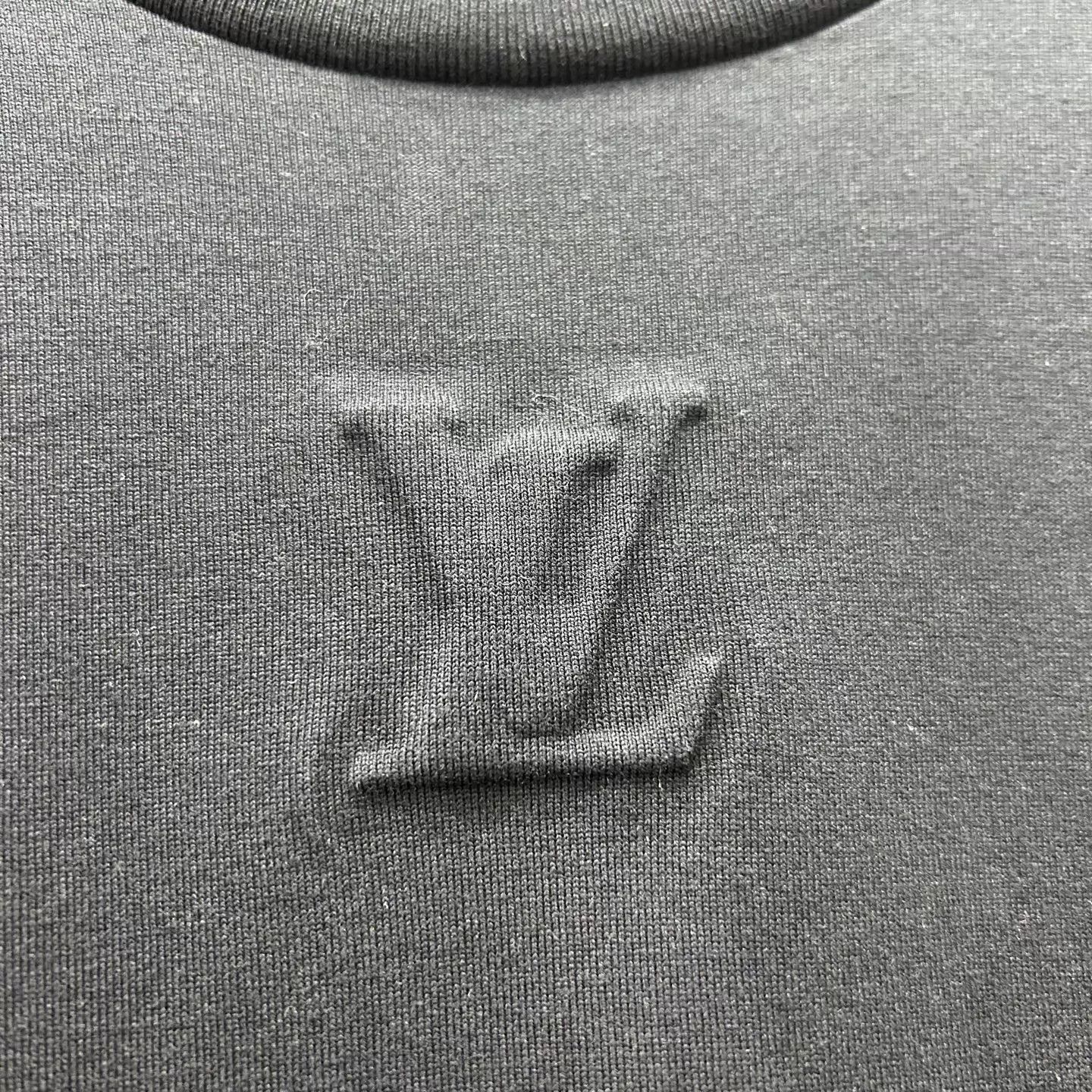 Louis Vuitton Louis Vuitton 99 New Black Embossed SS Tee L Size US L / EU 52-54 / 3 - 3 Thumbnail