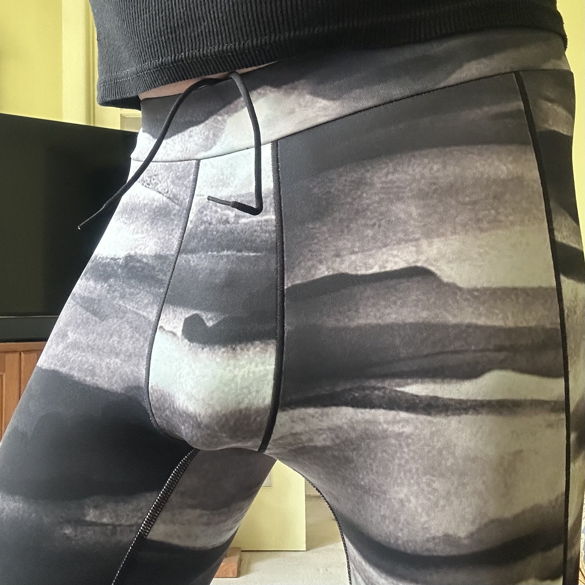 Adidas NWT ADIDAS All-Over Print MEN'S Yoga COMPRESSION PANTS Sz M Size US 32 / EU 48 - 7 Thumbnail