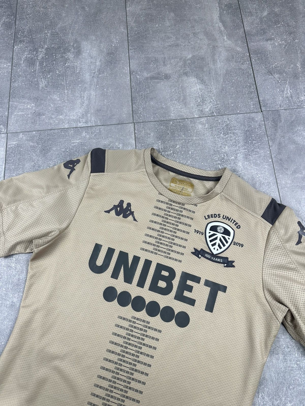Kappa Kappa Leeds United 2019/20 Training 100 Years Jersey Size US M / EU 48-50 / 2 - 6 Thumbnail