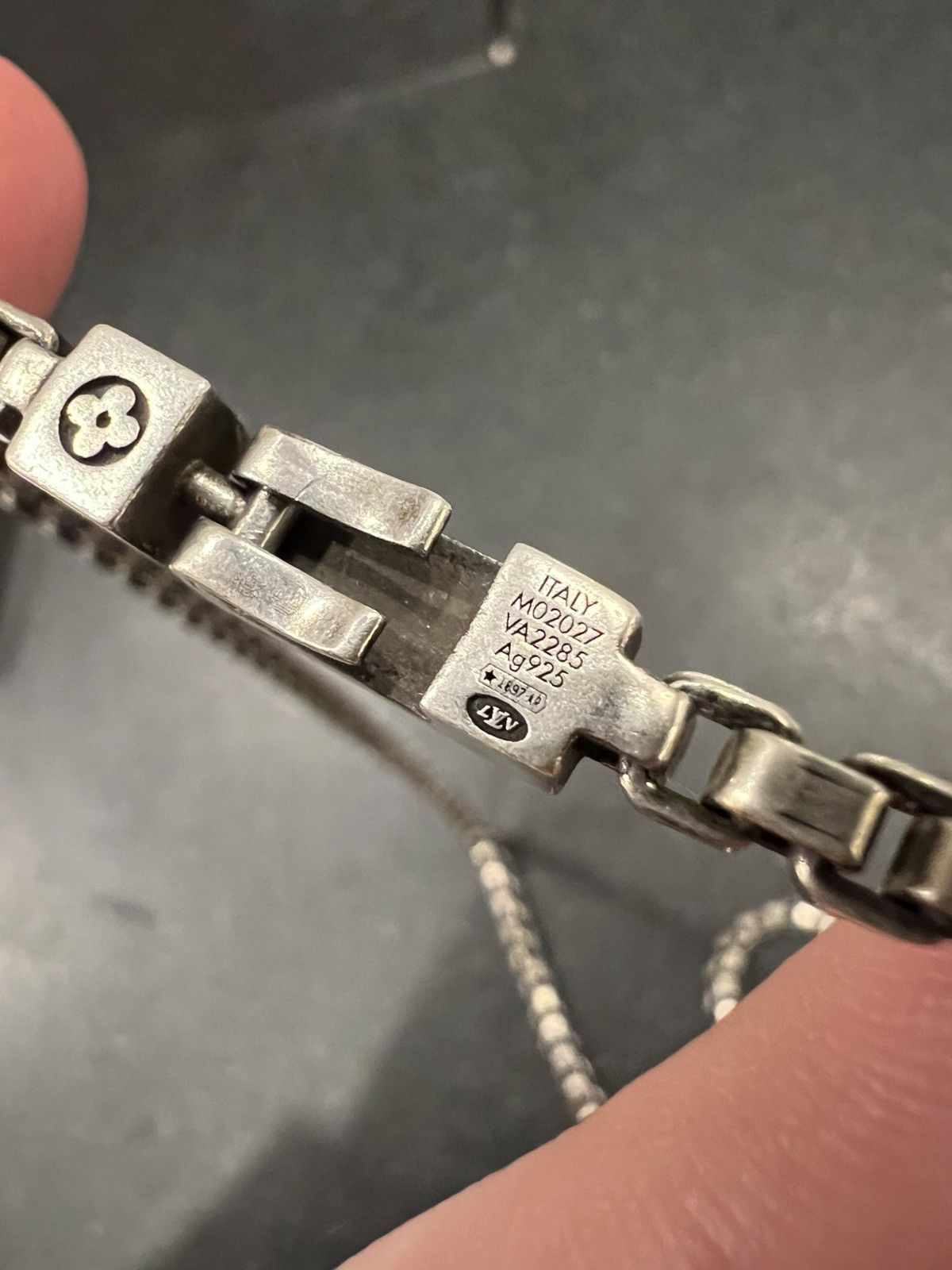 Louis Vuitton Louis Vuitton Tailor Necklace Silver Box Chain Size ONE SIZE - 5 Thumbnail