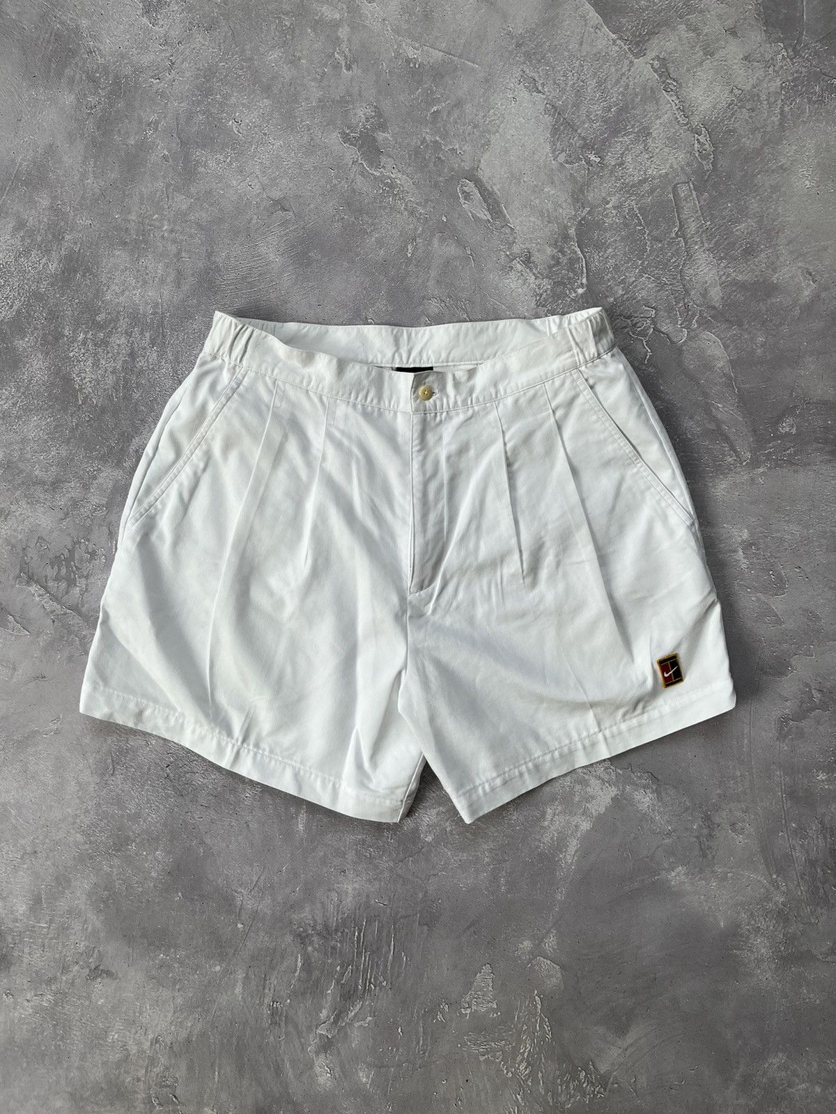 Nike Vintage Nike Shorts 90s Nike Court Shorts tennis White SZ 30 Size US 30 / EU 46 - 1 Thumbnail