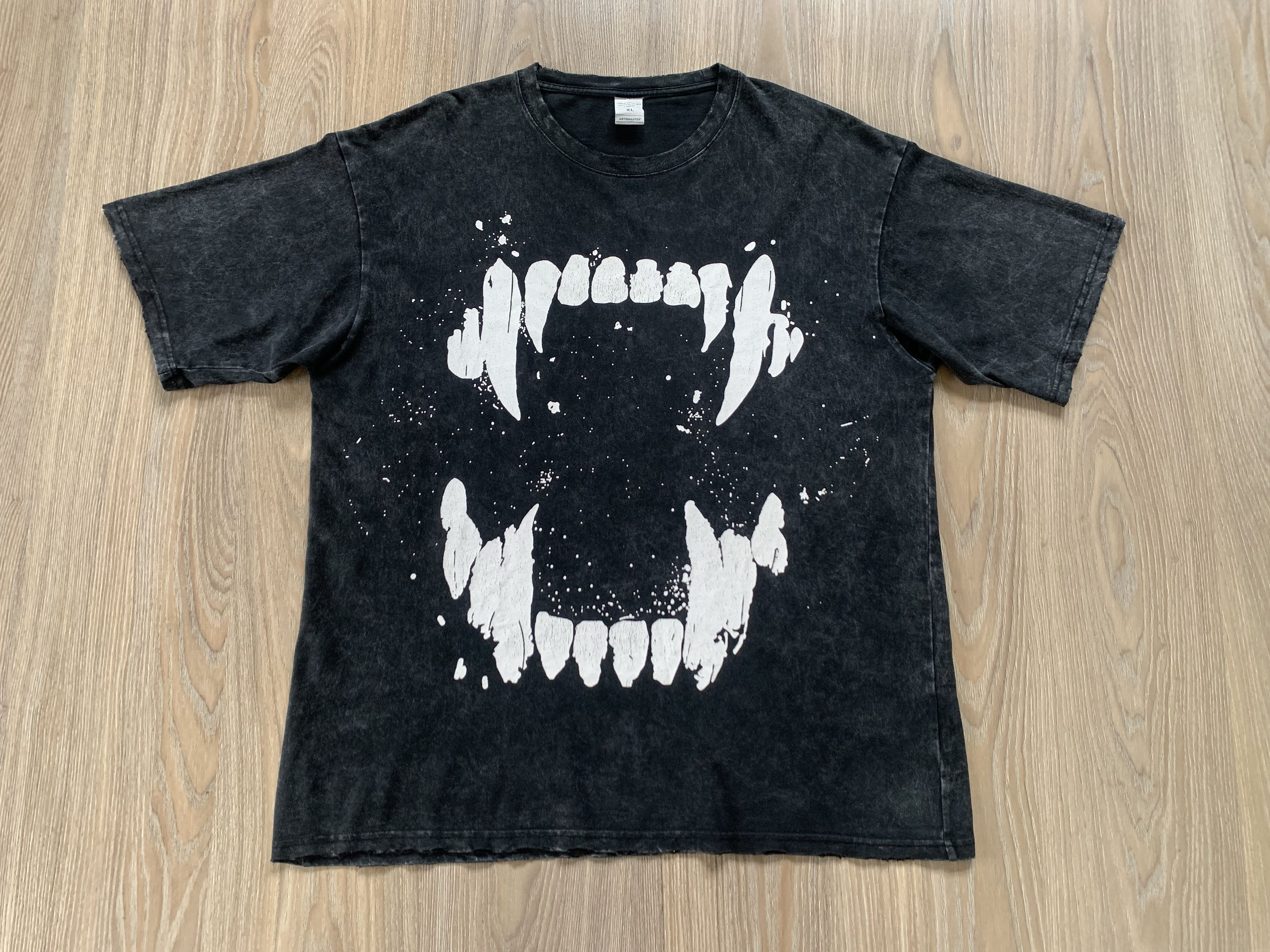 Expert Horror Vintage Vampire Teeth Printed Horror T Shirt Size US XL / EU 56 / 4 - 2 Thumbnail