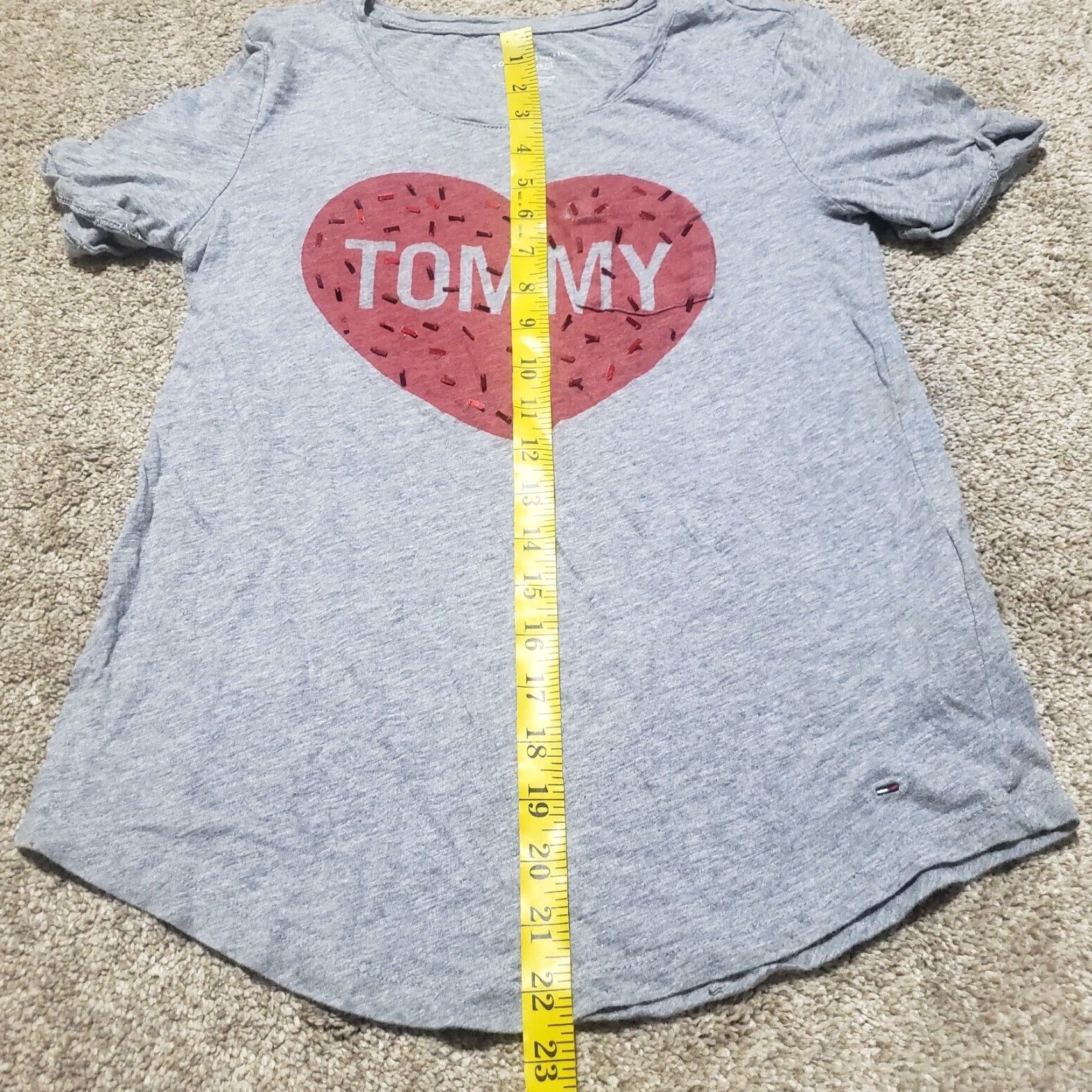 Tommy Hilfiger TOMMY HILFIGER Heart Graphic Gray Tee T-Shirt Short Sleeve Adult Women's XXS Shirt Womens XXS Gray Graphic Print Casual Basic Clothing 2000s? Size XXS / US 00 / IT 34 - 5 Thumbnail