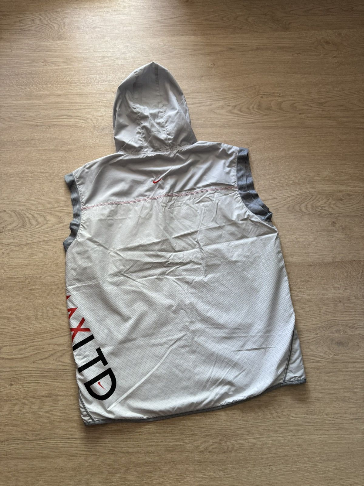Vintage Vintage 00’s Nike Air Max Japanese Nylon Tank Top Shirt Size US L / EU 52-54 / 3 - 10 Thumbnail
