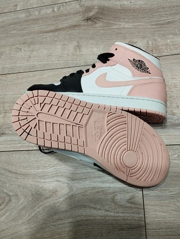 Jordan Brand Nike Jordan 1 Retro Mid Crimson Tint size 41 Size US 11 / IT 41 - 7 Thumbnail