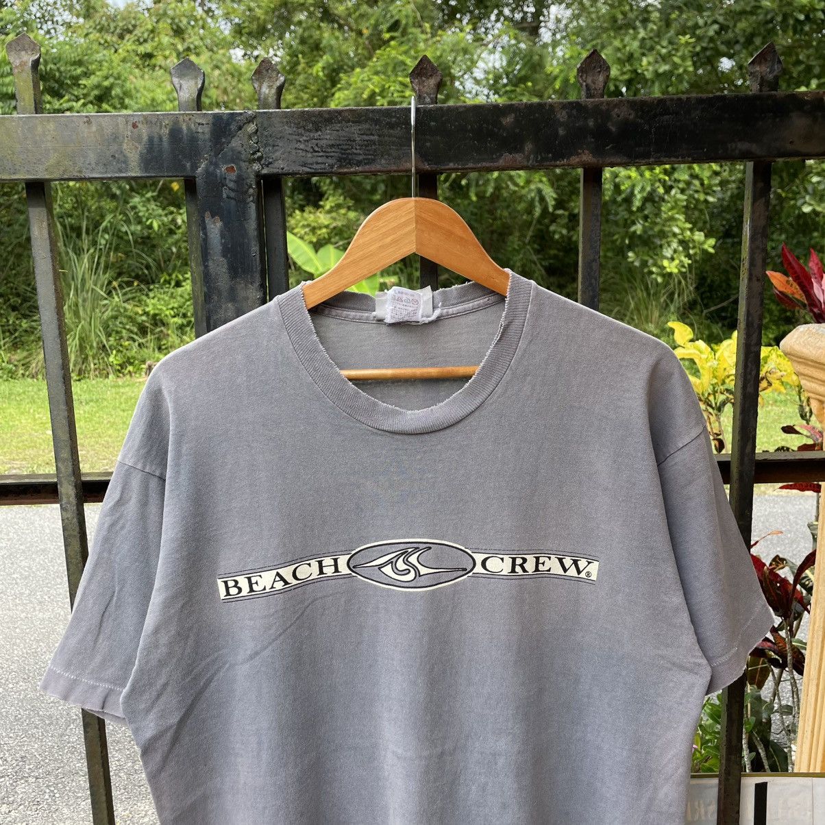 🔥Vintage 90s Beach Crew Surf Skate Sun Faded Distress Tee