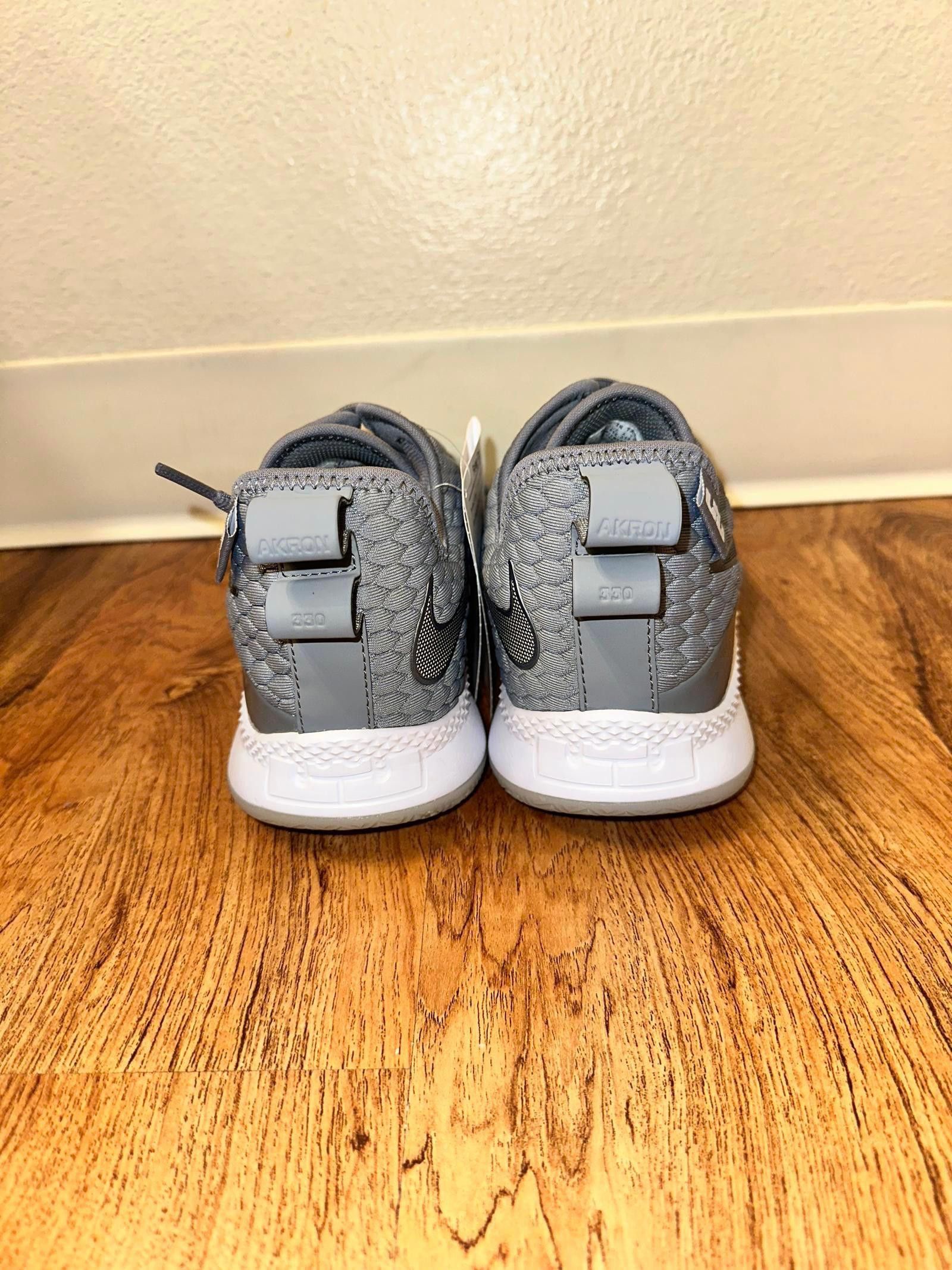 Nike Lebron Witness 3 Cool Grey Sample Size US 9 / EU 42 - 2 Thumbnail