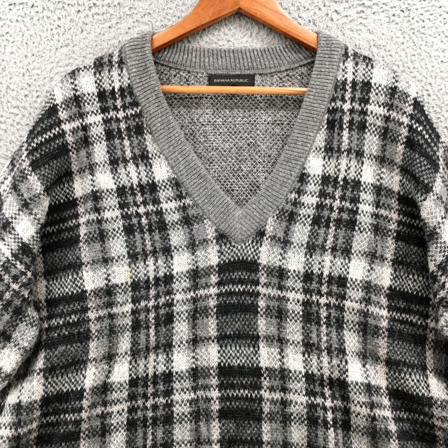 Banana Republic Banana Republic Knitted Sweater Womens L Gray Plaid Pullover Long Sleeve V-Neck Adult Regular Size Size L / US 10 / IT 46 - 3 Thumbnail