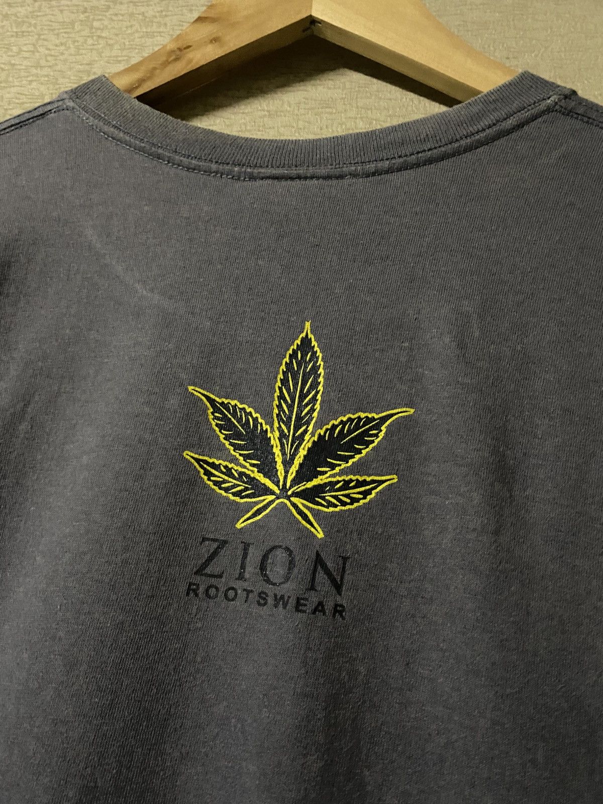 Vintage Vintage 2004 Bob Marley Herb Tshirt Size US L / EU 52-54 / 3 - 9 Thumbnail