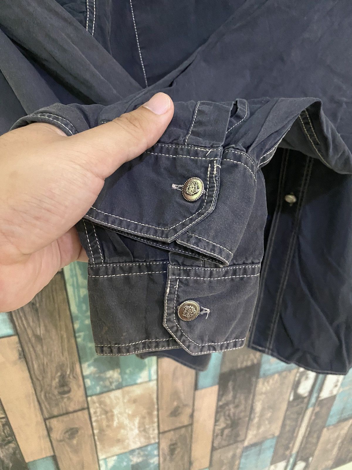 Versace × Vintage Vintage Versace Jeans Couture Sun Faded Button Up Shirt Size US L / EU 52-54 / 3 - 9 Thumbnail