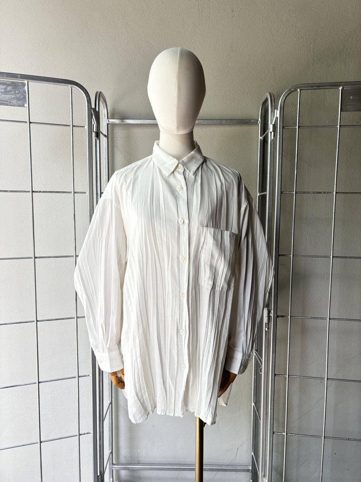 Issey Miyake Issey Miyake pleated white shirt Size M / US 6-8 / IT 42-44 - 1 Thumbnail