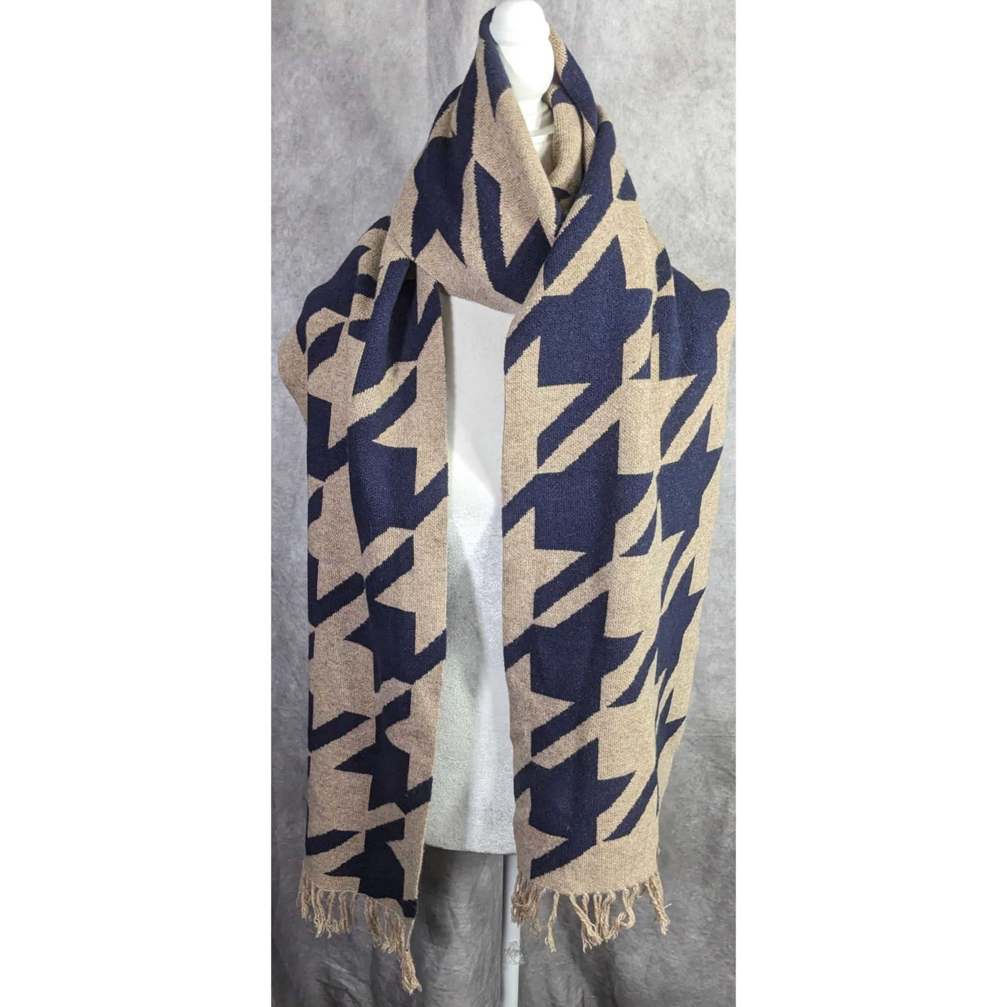 Other Preppy Houndstooth Pattern Tan & Navy Knit Scarf With Fringe Size ONE SIZE - 6 Thumbnail