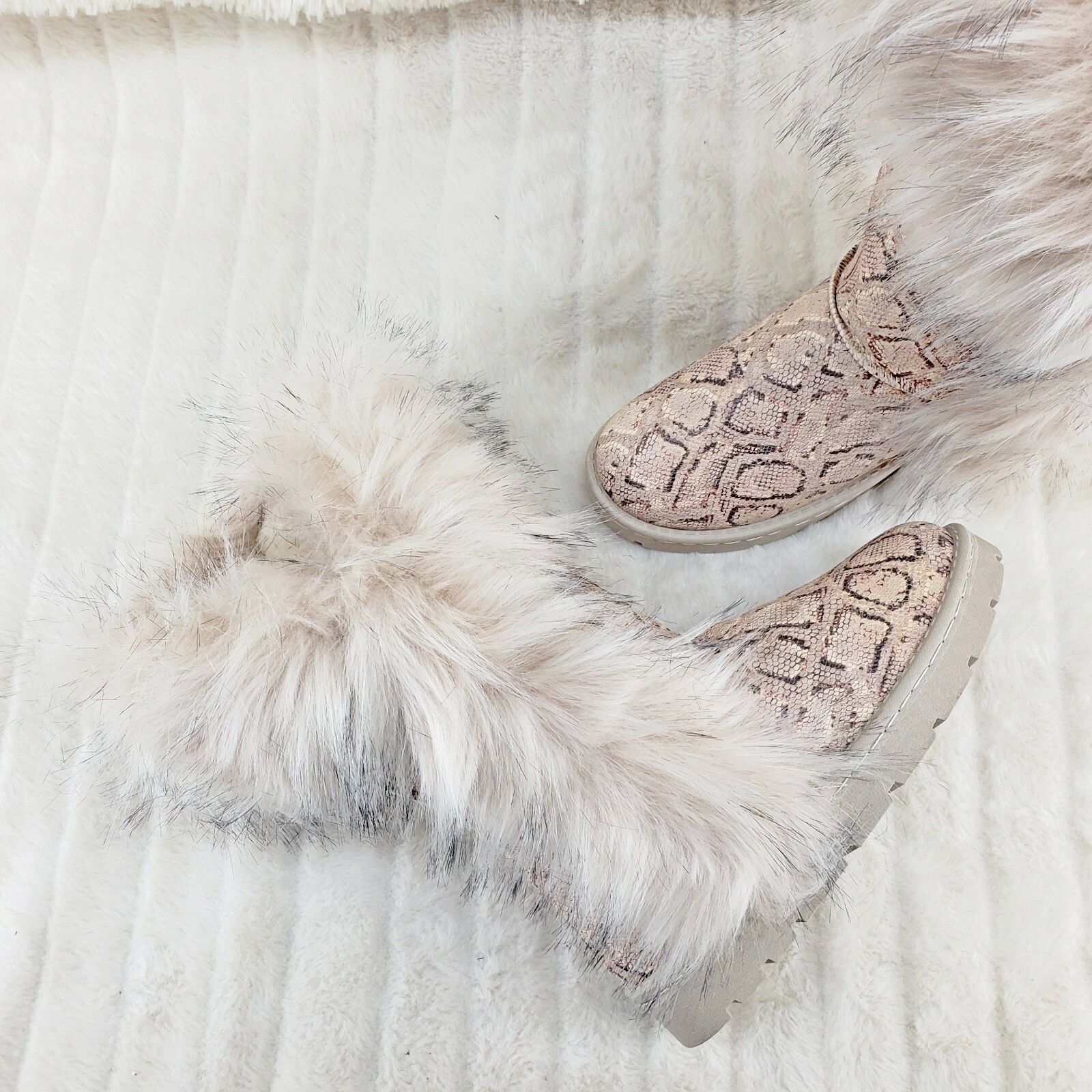 Other Chi Chi Tall Furry Snake Beige Faux Fur Lined Flat Winter Bo Size US 7 / IT 37 - 1 Thumbnail