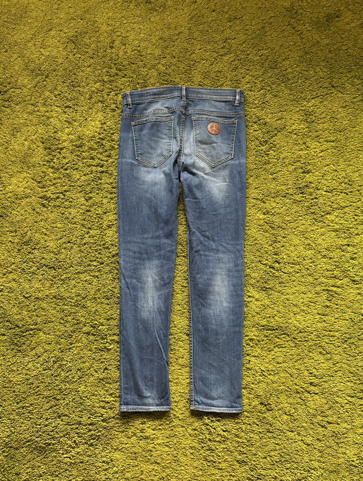 Designer × Moschino Moschino factory faded skinny jeans Size US 32 / EU 48 - 2 Thumbnail