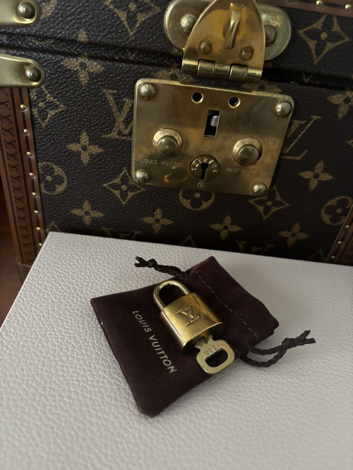 Louis Vuitton Louis Vuitton Lock And Key Size ONE SIZE - 1 Thumbnail