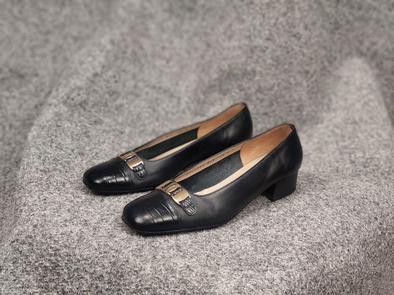 Salvatore Ferragamo Salvatore Ferragamo Vintage Pumps Heel Leather Black Shoes Size US 7.5 / IT 37.5 - 7 Thumbnail