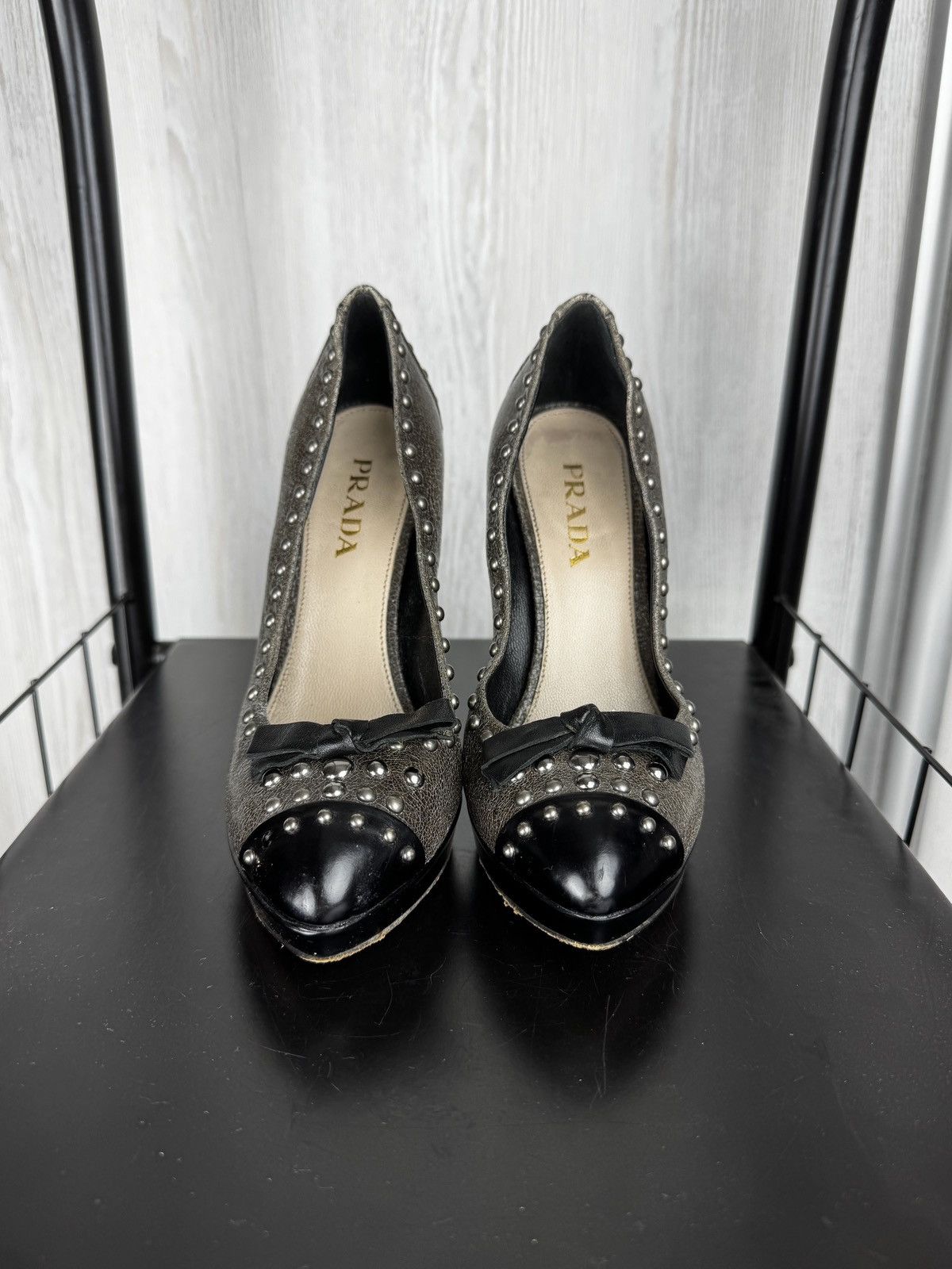 Prada Prada Grey/Black Studded Textured Leather Bow Pumps Sz 34.5 Size US 4.5 / IT 34.5 - 6 Thumbnail