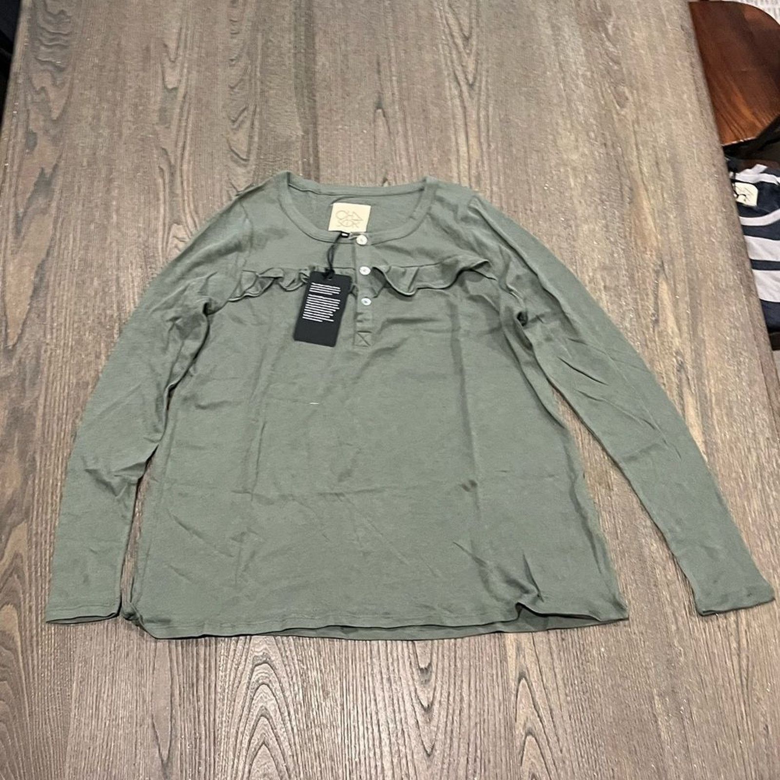 Vintage NWT Chaser Olive Green Long Sleeve Ruffled T-Shirt Sz S Size S / US 4 / IT 40 - 1 Thumbnail