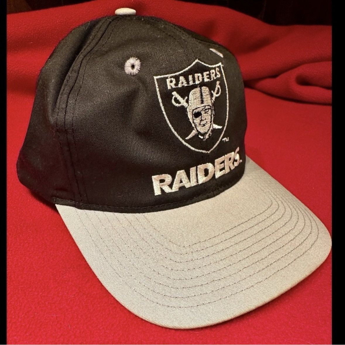 Vintage VINTAGE 1990s OAKLAND LA RAIDERS BASEBALL CAP SNAPBACK Size ONE SIZE - 2 Thumbnail