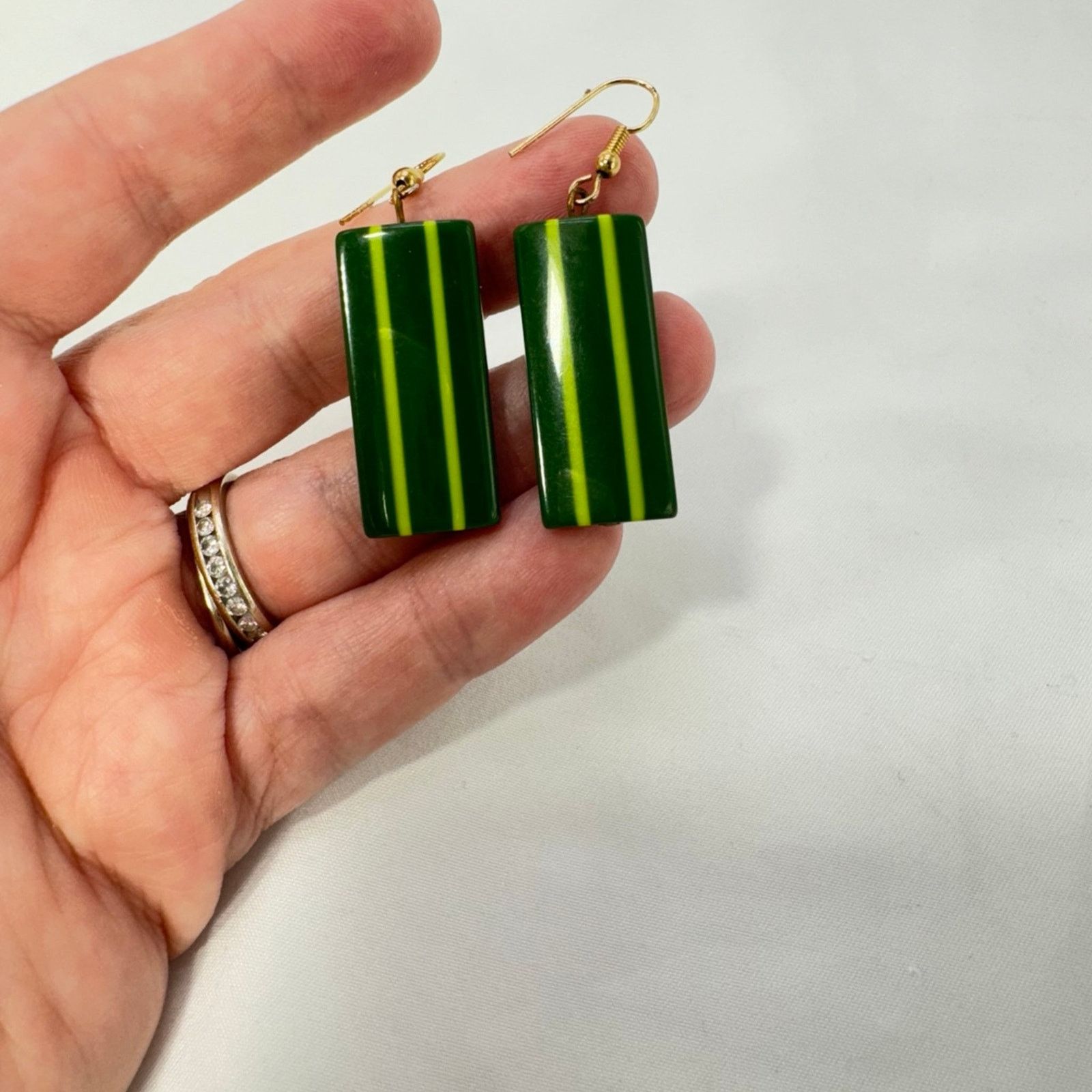 NBDN Nobrandedon VTG Lucite ribbon earrings Size ONE SIZE - 2 Thumbnail