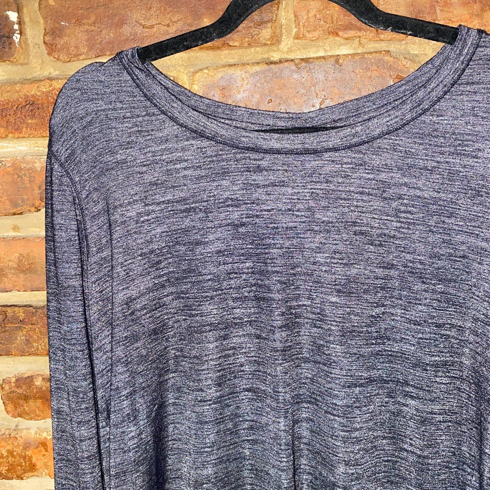 Athleta Athleta Odyssey Heathered Gray Split-Back Top Medium Size M / US 6-8 / IT 42-44 - 3 Thumbnail