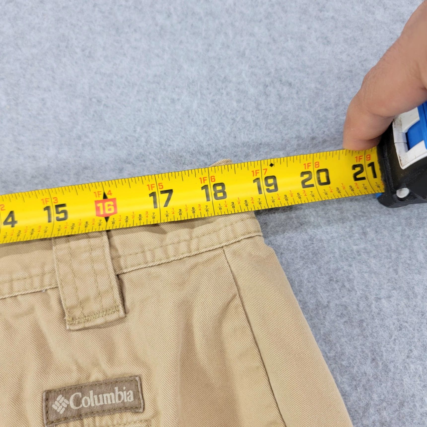 Vintage Columbia Cargo Shorts Mens 38 Khaki Cotton Utility Pockets Hiking Outdoor Trail Beige Shorts Mens Cargo Short 38 Inseam 10 Size US 38 / EU 54 - 7 Thumbnail