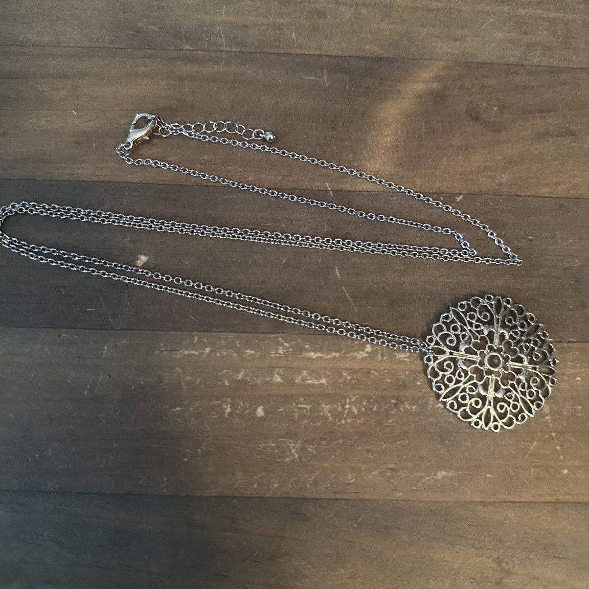 Other Long gold tone filigree medallion pendant necklace Size ONE SIZE - 3 Thumbnail