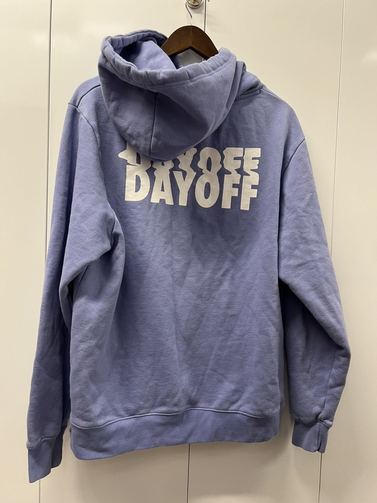 Vintage Day Off Streetwear Retro Indie Designer Brand Logo Hoodie Size US L / EU 52-54 / 3 - 1 Thumbnail