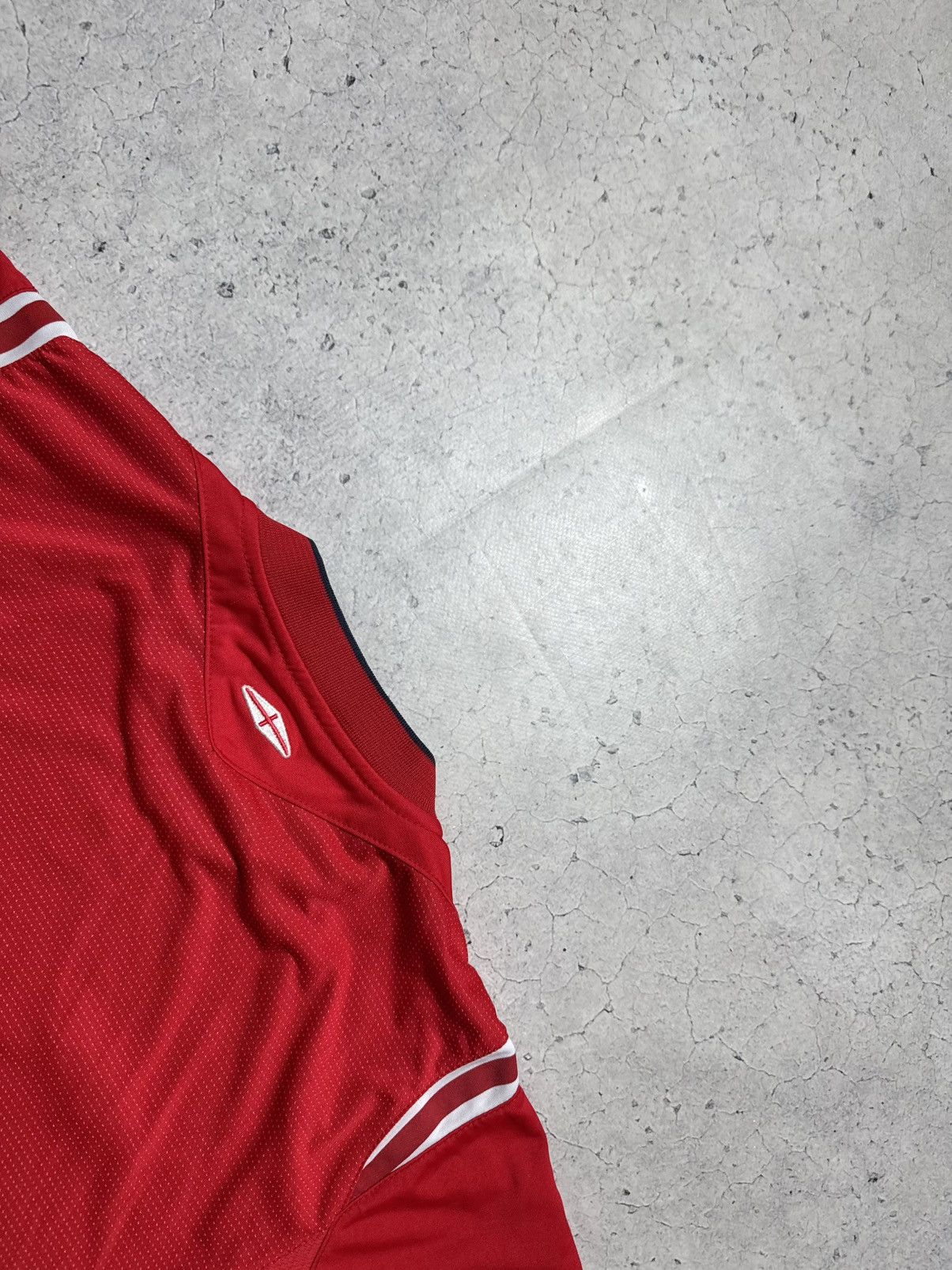Umbro Umbro Team England 2004/2006 Vintage Soccer Jersey Size US M / EU 48-50 / 2 - 13 Thumbnail