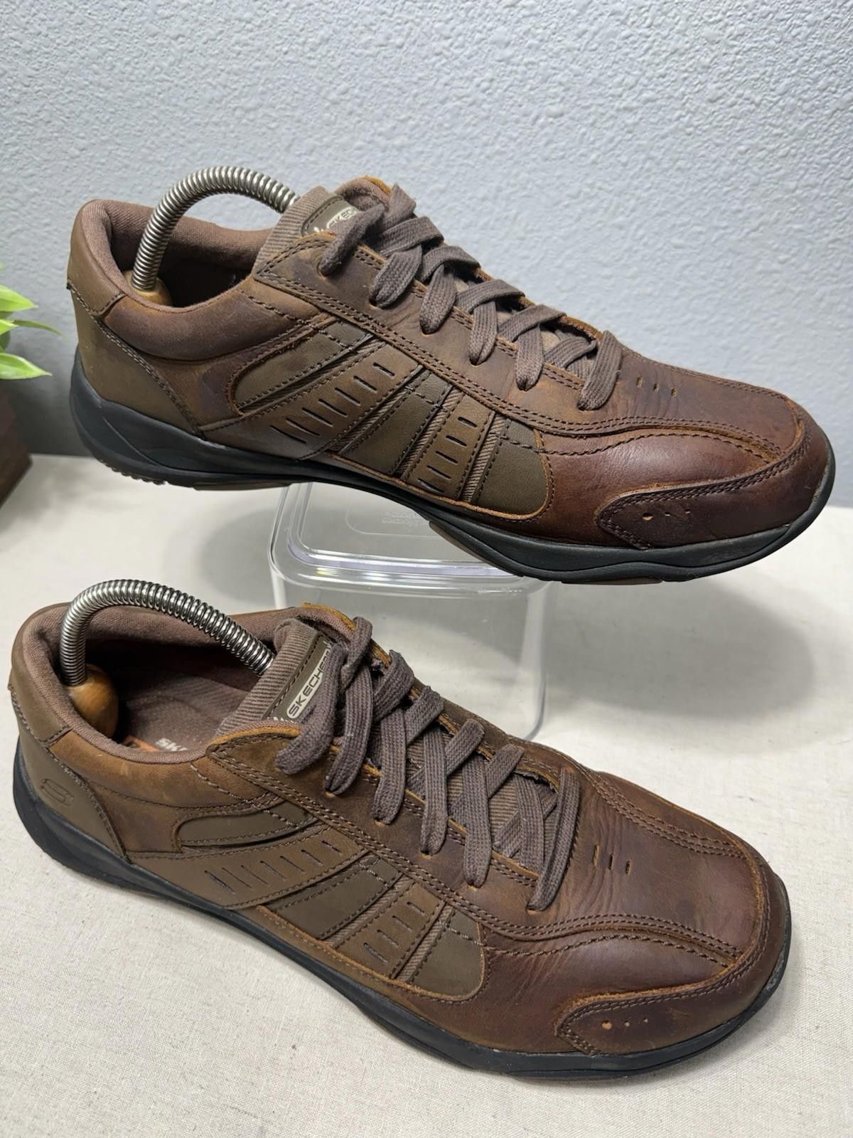 SKECHERS Skechers Mens Arch Memory Foam Leather Sneakers Size 10 Size US 10 / EU 43 - 1 Thumbnail