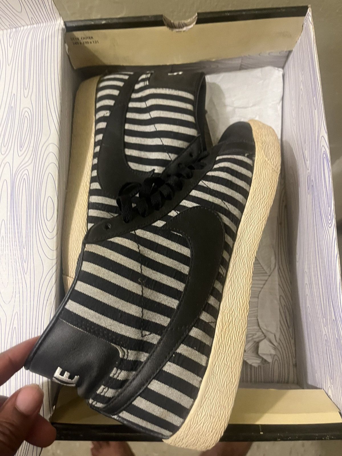 Nike Nike Premium Pinstripe SBs Size US 11 / EU 44 - 5 Thumbnail