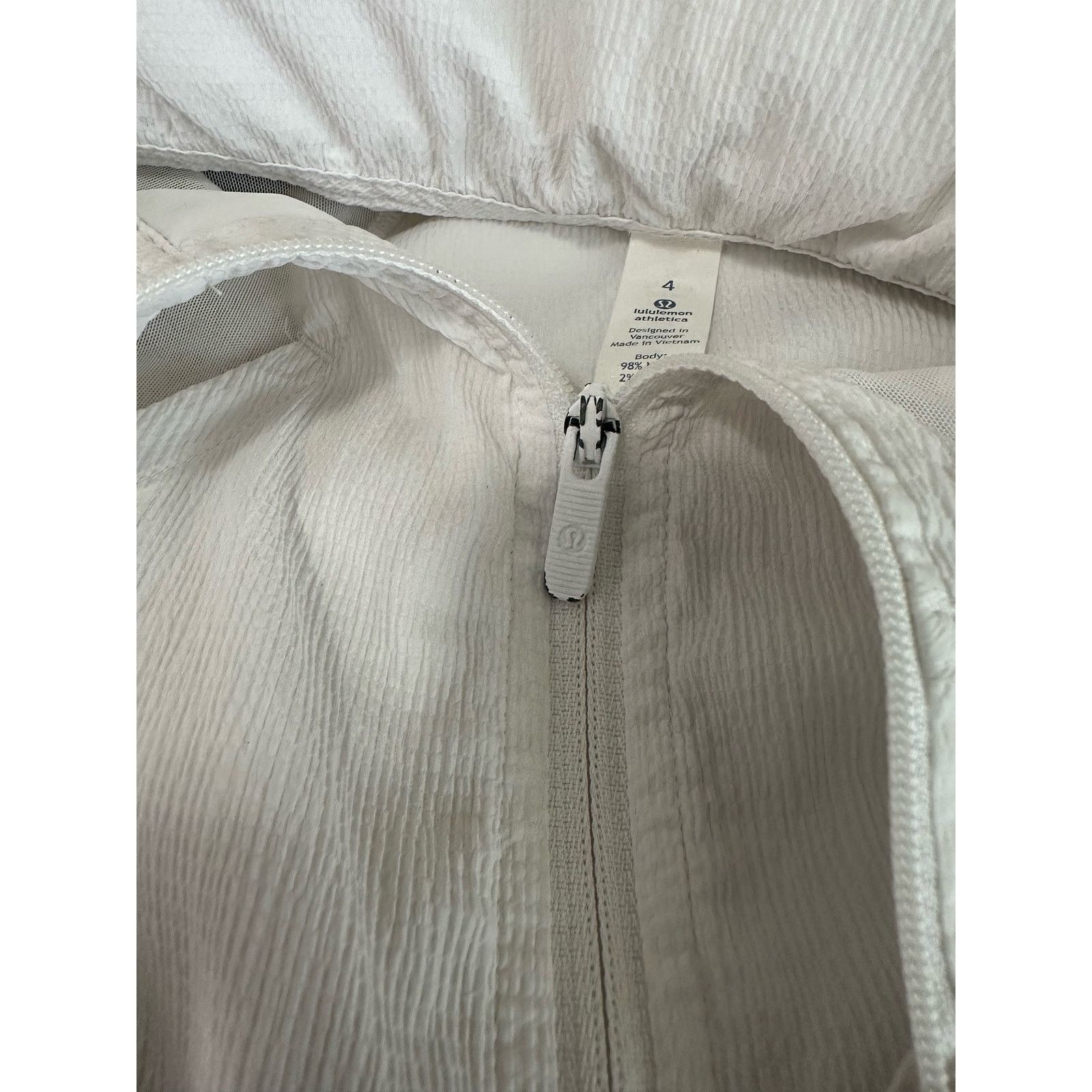 Lululemon Lululemon white long sleeves lightweight jacket size 4 Size S / US 4 / IT 40 - 4 Thumbnail