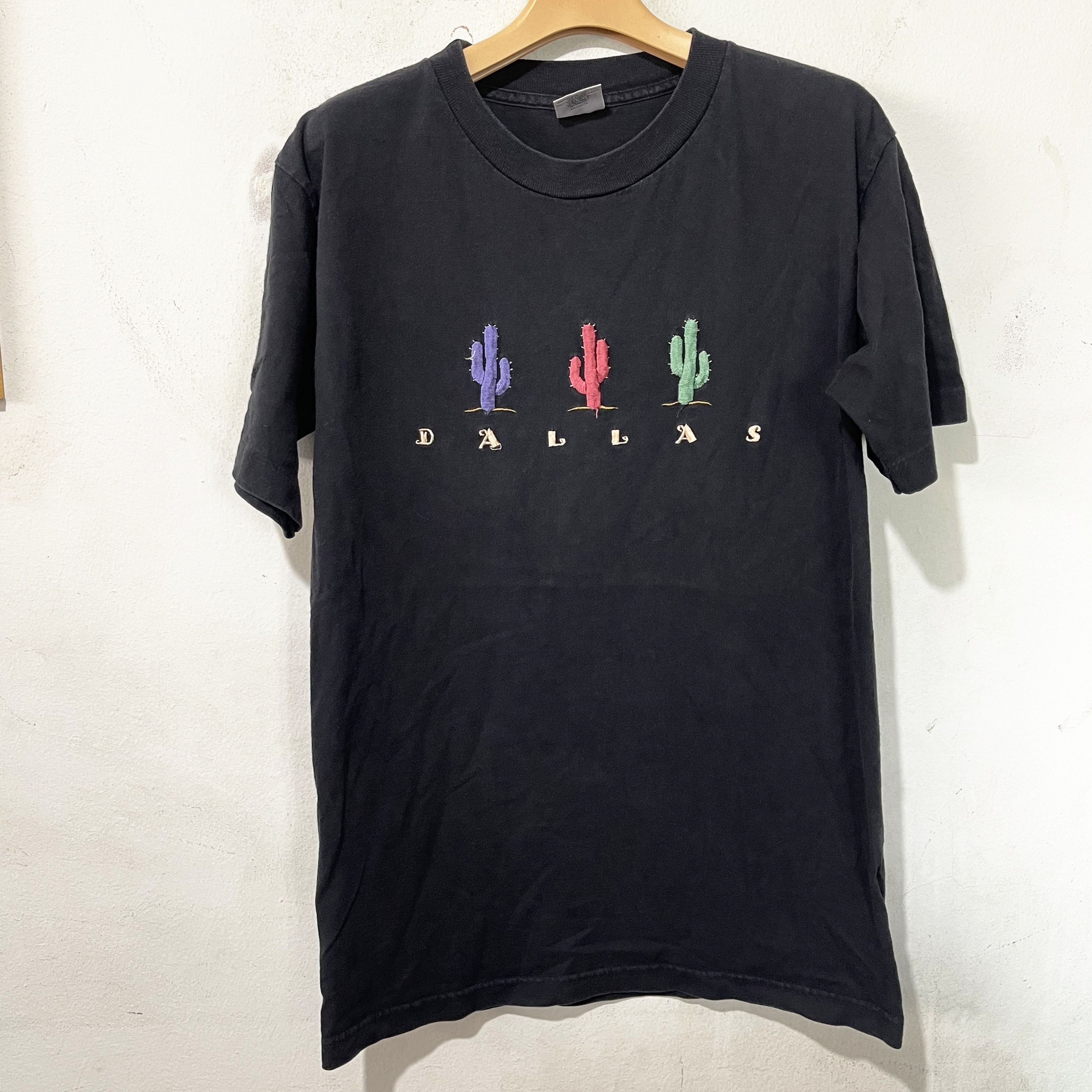Vintage Vintage 90s Dallas Cactus Embroidered T-Shirt Size US M / EU 48-50 / 2 - 1 Thumbnail