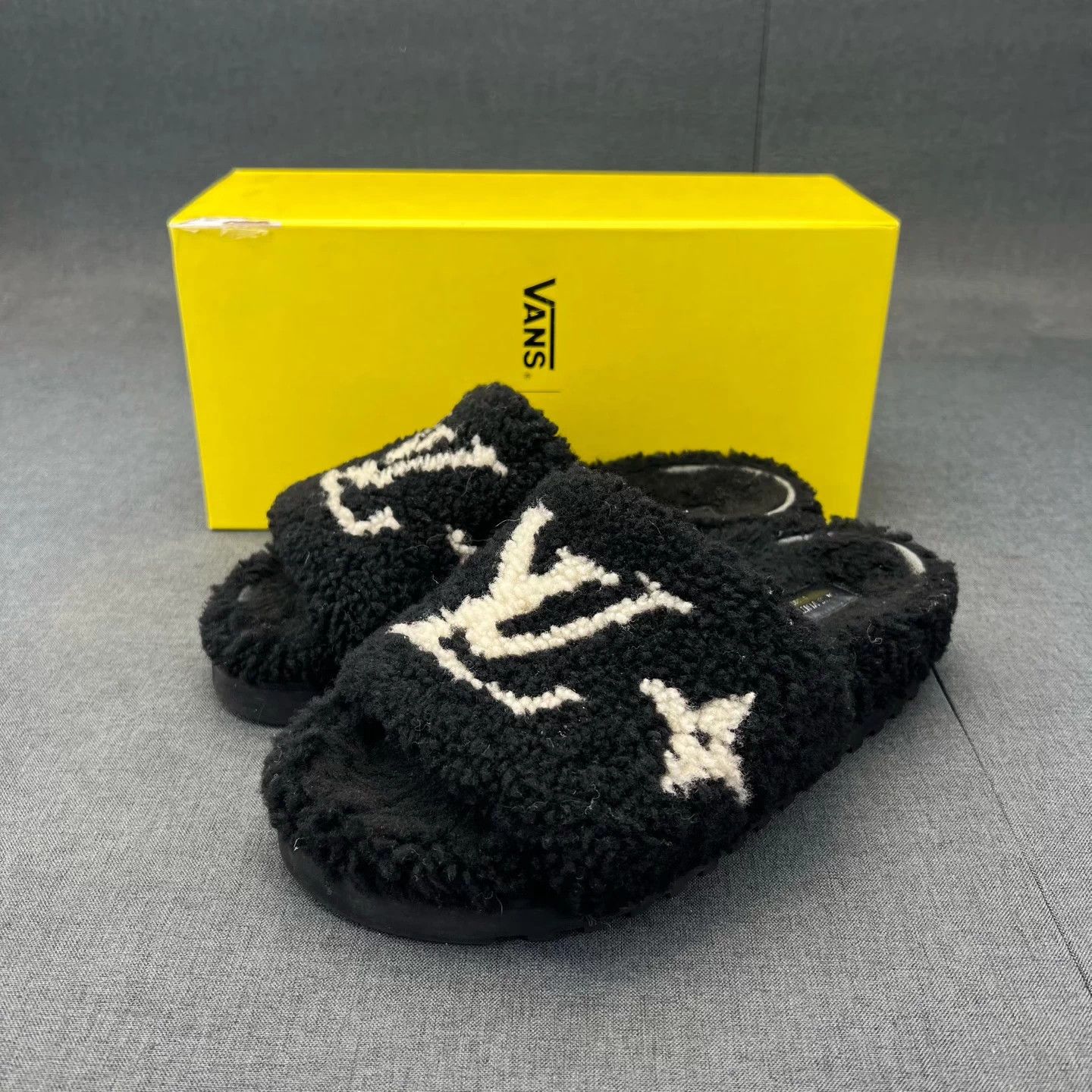 Louis Vuitton LV Paseo Teddy Fleece Black Slippers 38 Size US 7 / IT 37 - 1 Thumbnail