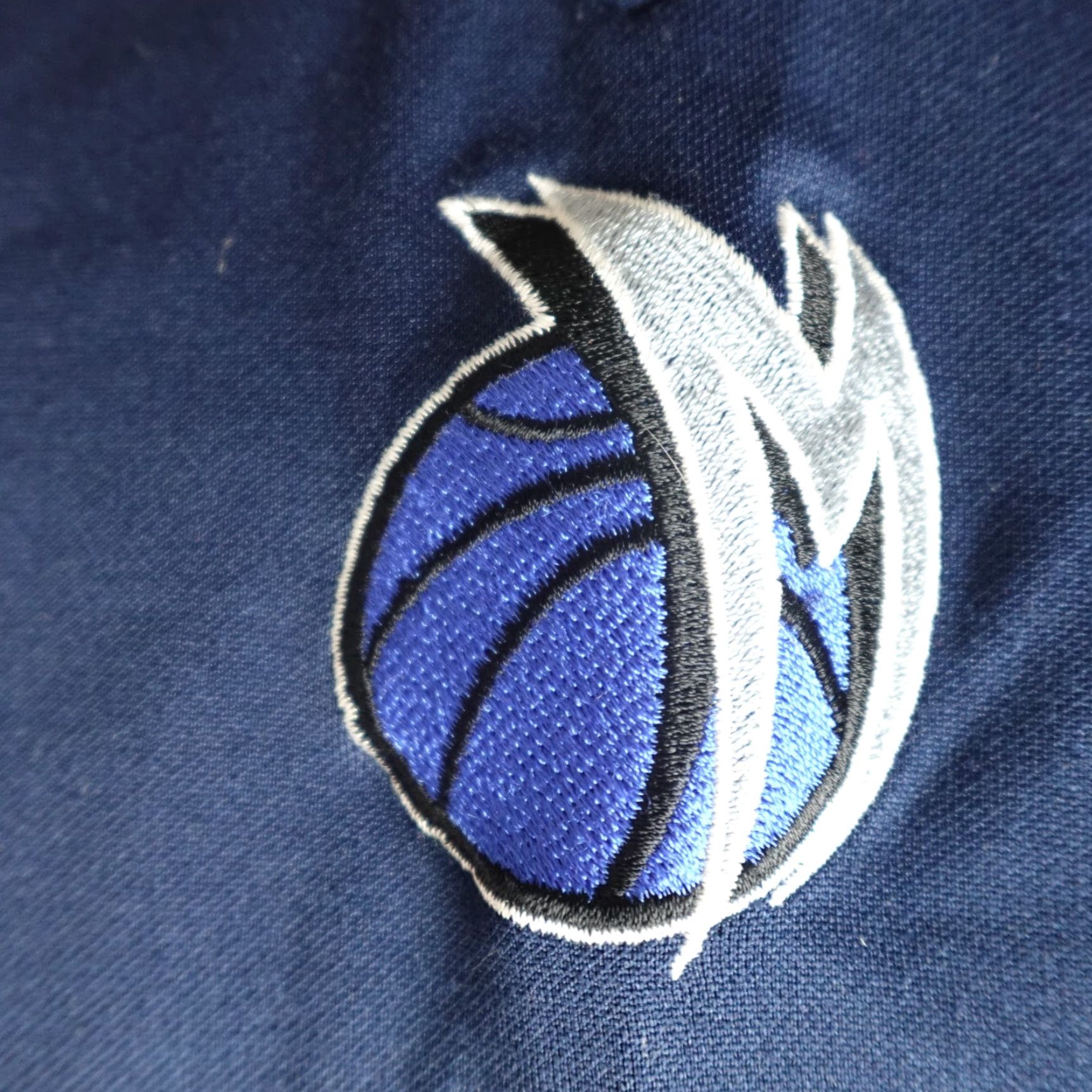 Nike VINTAGE Nike Shirt 2XL Blue Dallas Mavericks Embroidered Double Sided V-Neck Shirt Mens Size US XXL / EU 58 / 5 - 6 Thumbnail