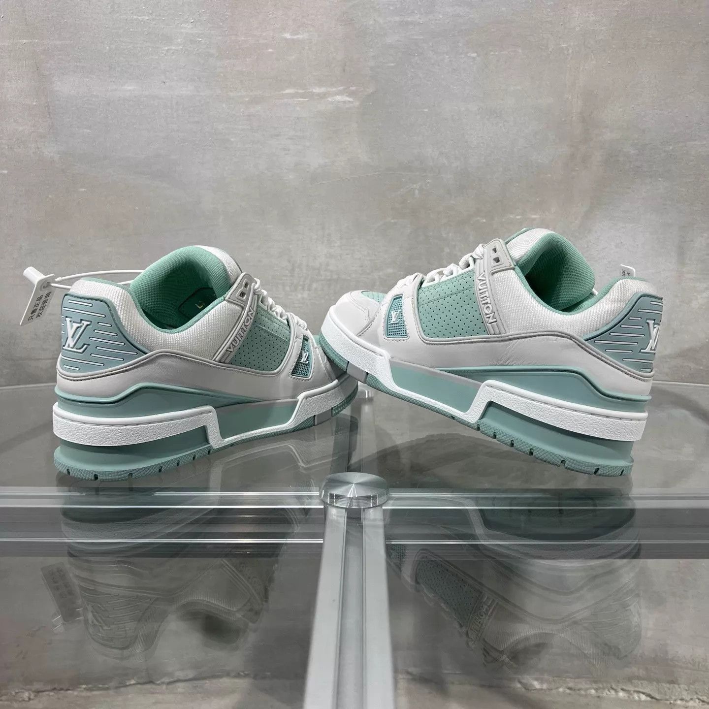 Louis Vuitton LV Trainer Mint Green UK1/35 New, tried on, boxed Size US 4.5 / IT 34.5 - 5 Thumbnail