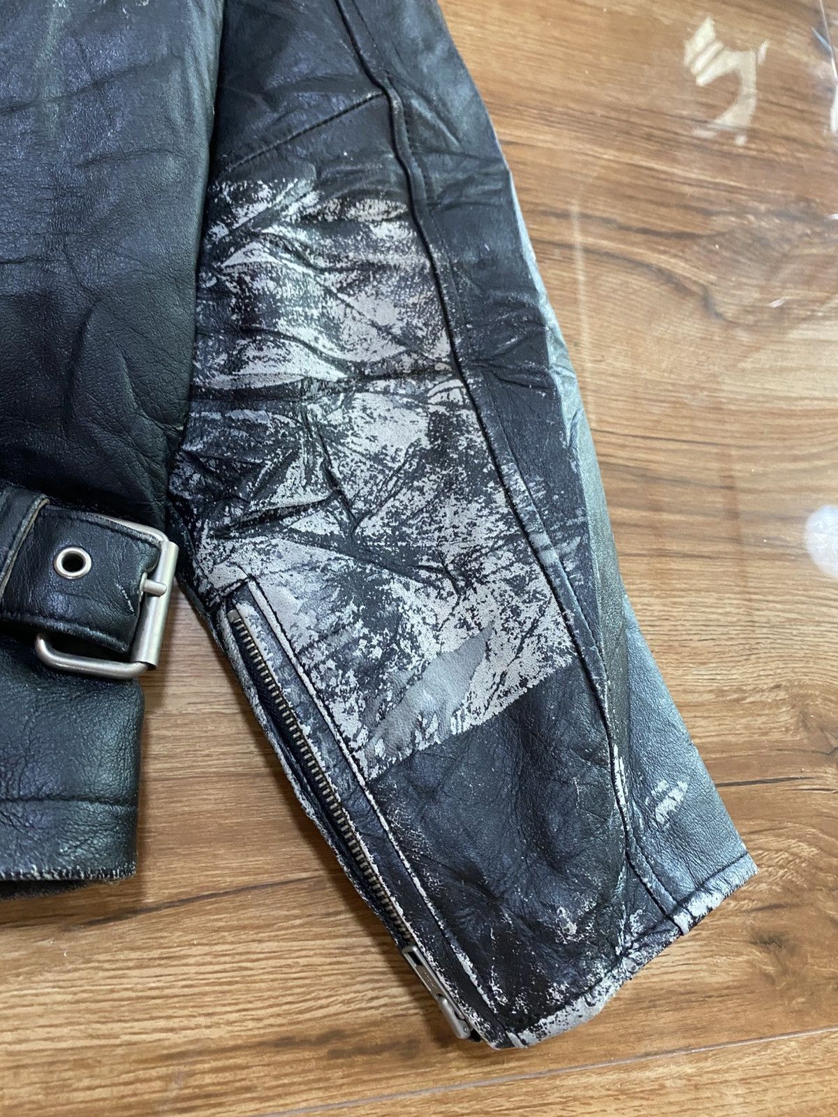 Marlboro × Vintage The Marlboro leather jacket has very cool details Size US M / EU 48-50 / 2 - 7 Thumbnail