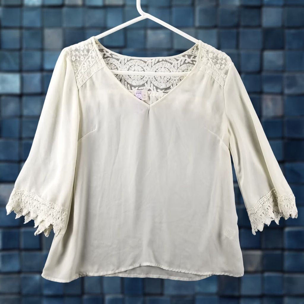 Anthropologie Anthropologie Alya Bohemian Tunic Top M Womens V-Neck Crochet Lace Bell Sleeve Knit Beach Casual Shirt Set Size M / US 6-8 / IT 42-44 - 1 Thumbnail