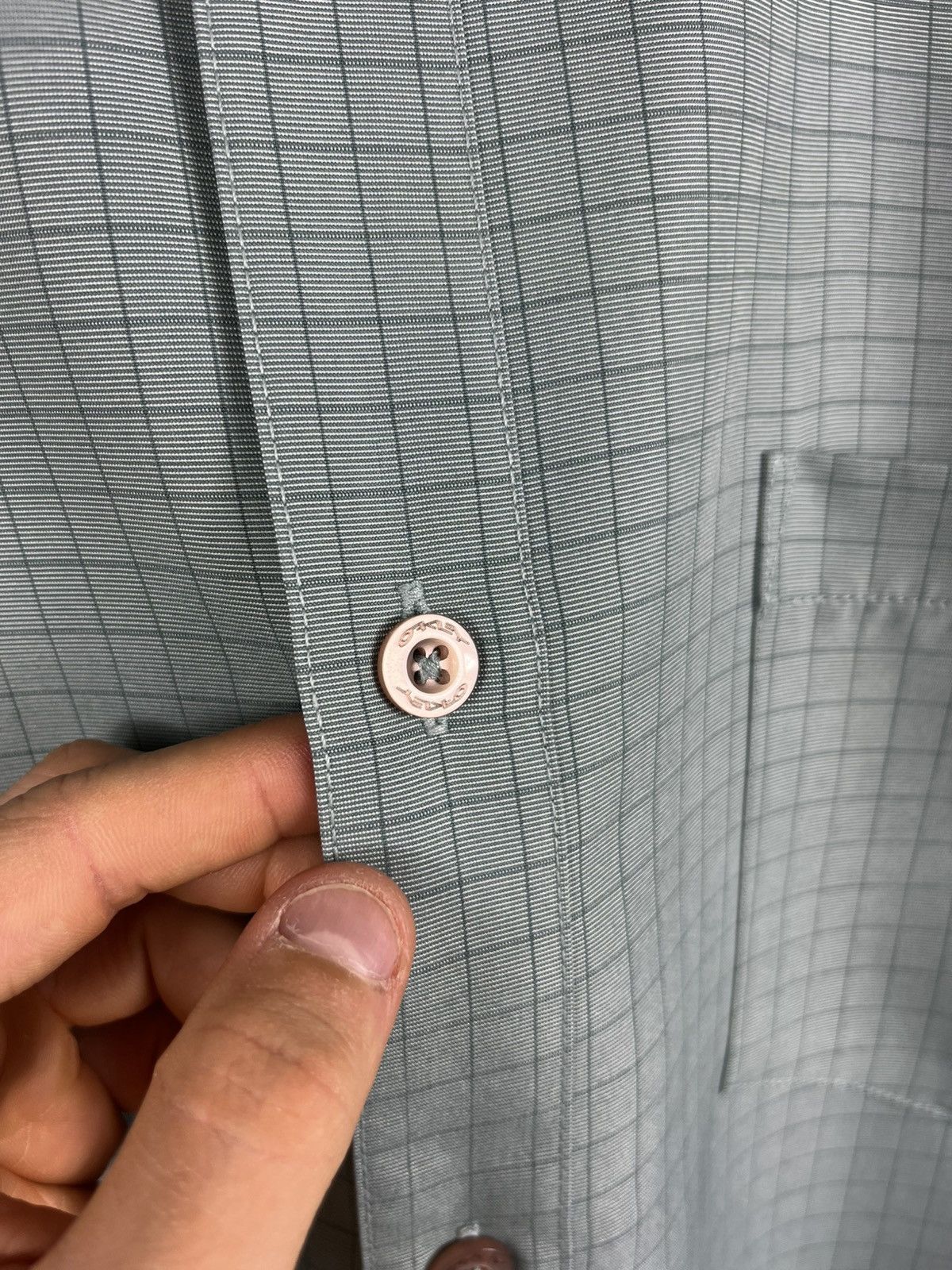 Oakley Vintage Oakley checked gorpcore pocket shirt with small logo Size US XL / EU 56 / 4 - 15 Thumbnail