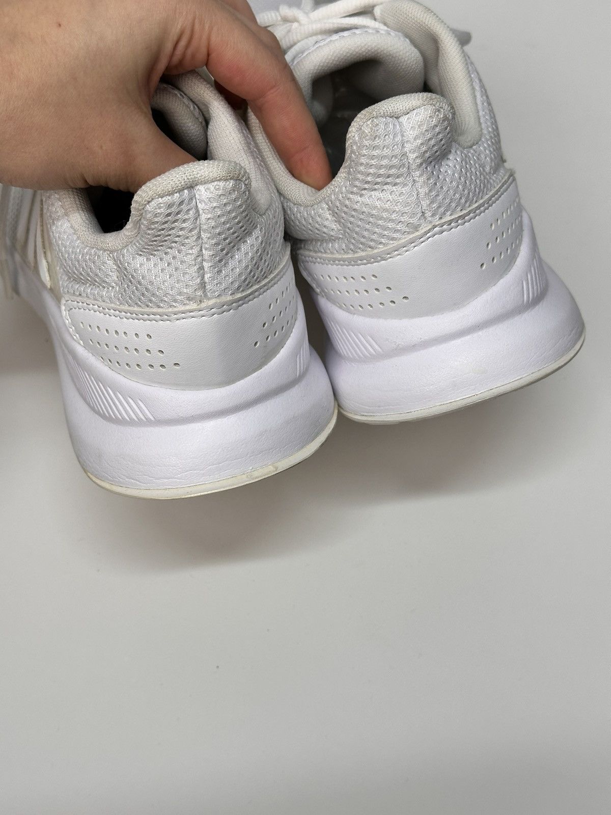 Adidas Adidas white sneakers running shoes triple minimal style Size US 8 / EU 41 - 5 Thumbnail