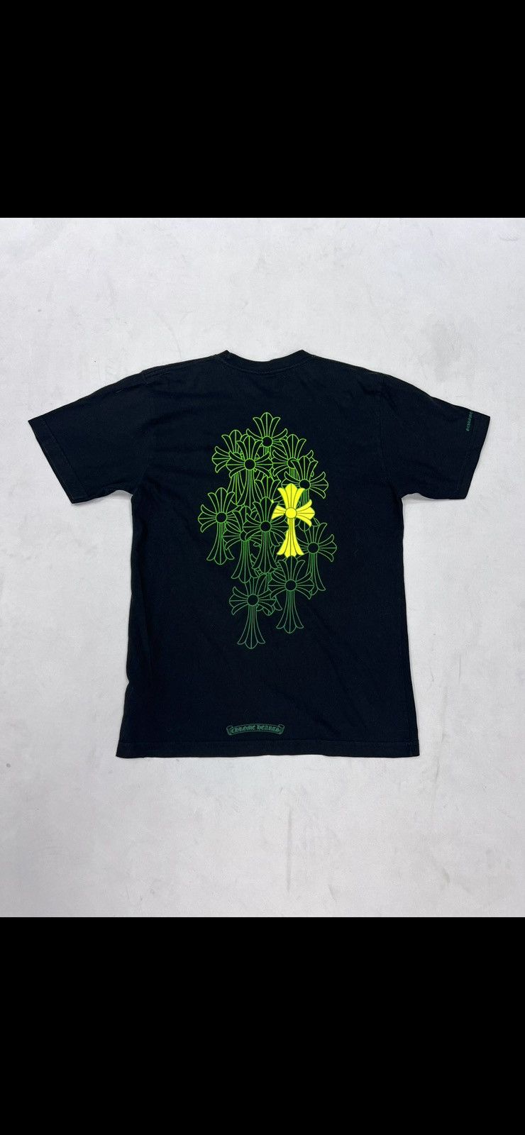 入手困難【CHROME HEARTS】Cemetery Tシャツ Black/Yellow/Green Chrome Hearts | Shirts | Chrome Hearts Cemetery Tshirt