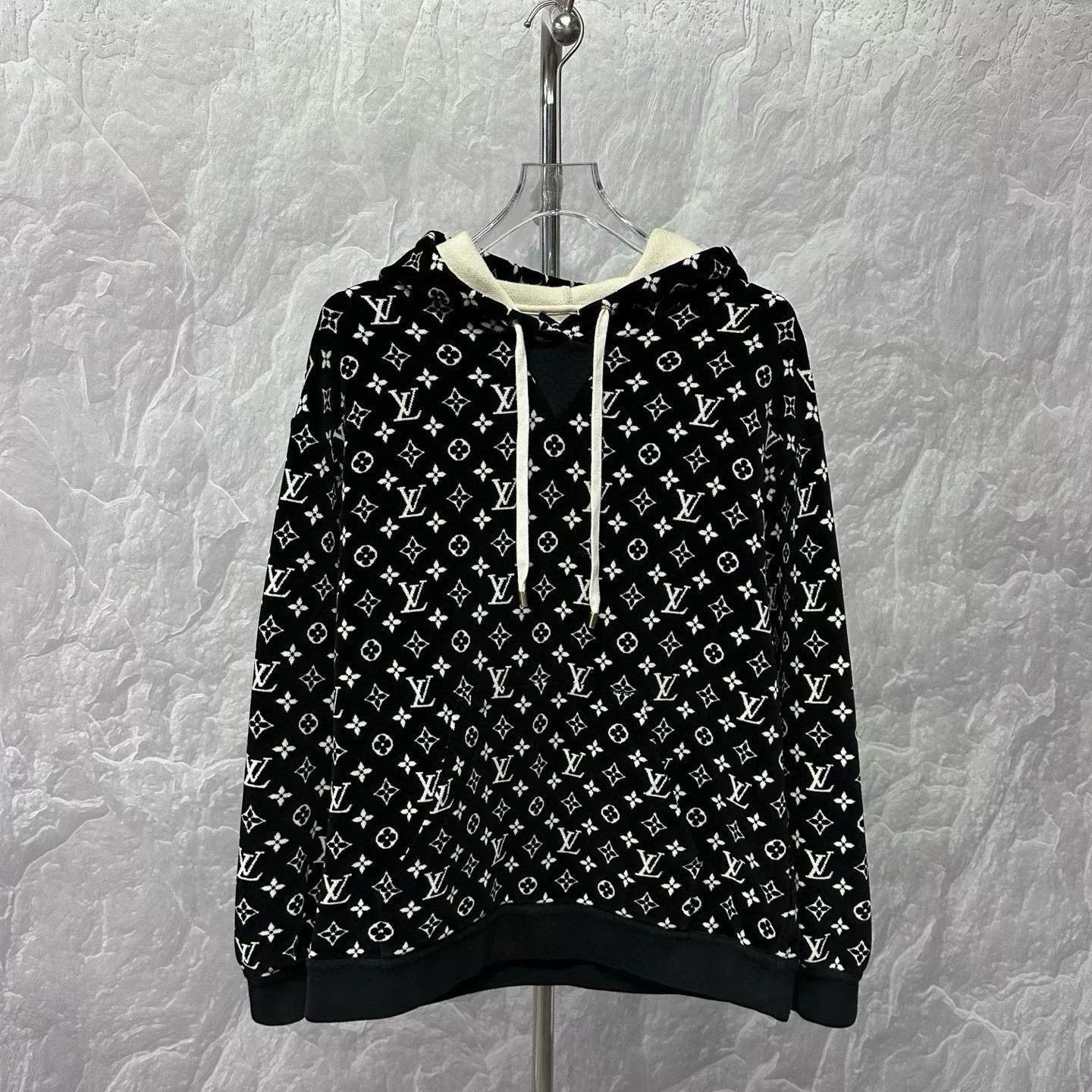 Louis Vuitton louis vuitton logo velvet hooded sweatshirt Size US L / EU 52-54 / 3 - 1 Thumbnail