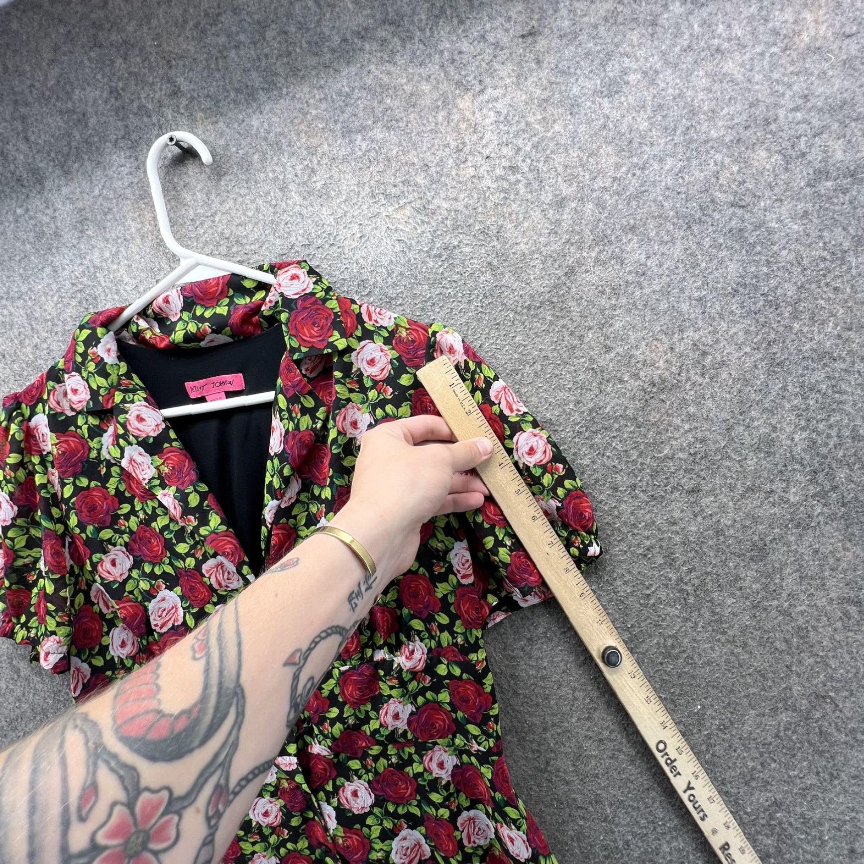 Betsey Johnson Betsey Johnson Shirt Dress Womens 8 Multicolor Rose Floral Collared Fit & Flare Shirt Dress Womens 8 Multicolor Rose Floral Collared Fit & Flare Size M / US 6-8 / IT 42-44 - 2 Thumbnail
