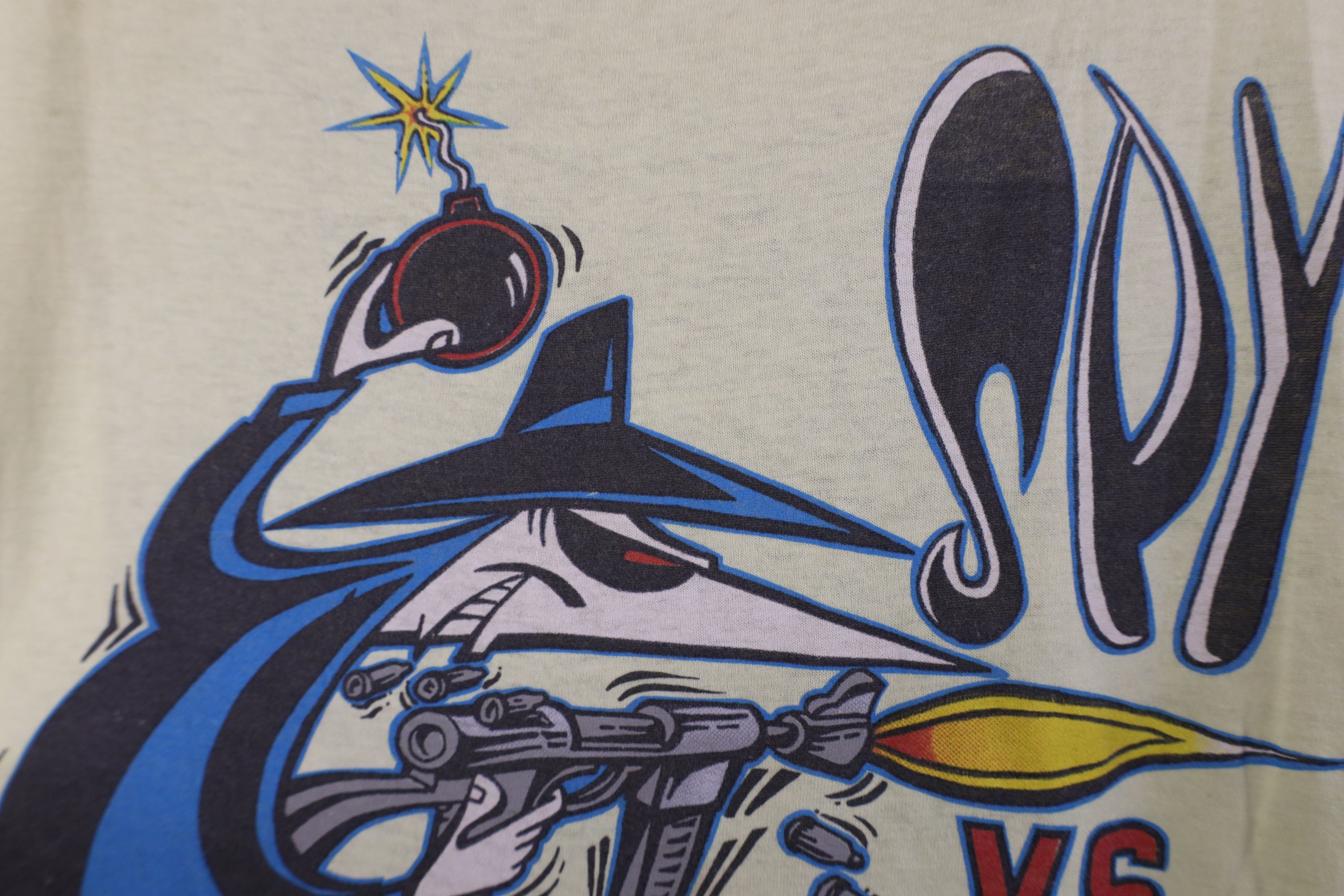 Vintage Vintage 80s Mad Magazine Spell Spy vs Spy T-Shirt Yellow USA Size US XL / EU 56 / 4 - 6 Thumbnail