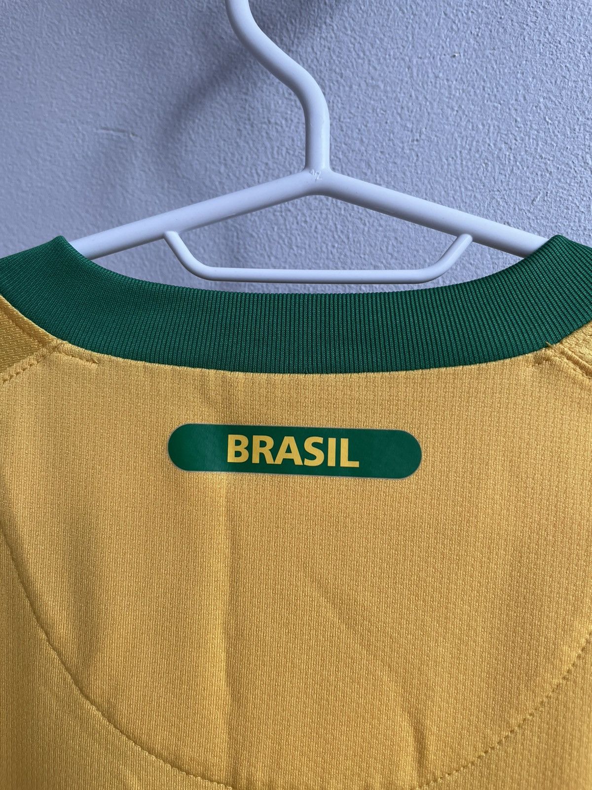 Nike Brasil 2010 2011 Home Football Shirt Soccer Jersey Nike Size US M / EU 48-50 / 2 - 13 Thumbnail