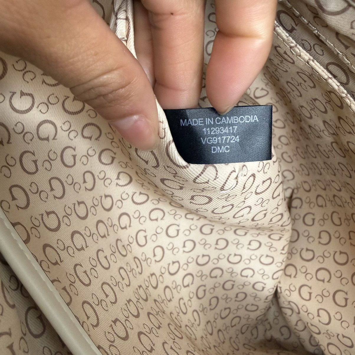 Guess GUESS Quilted Two-Tone Tote in White and Black with Gold Size ONE SIZE - 11 Thumbnail