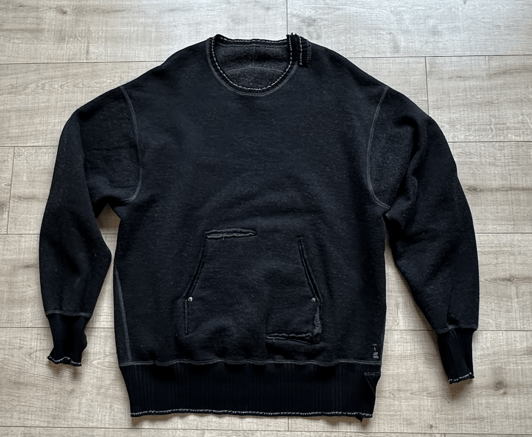 Displacement cashmere blanket crew